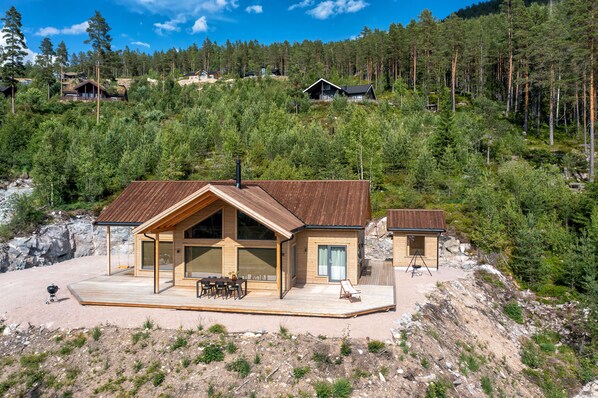 Exterior - Familie vakantiehuis met prachtig uitzicht. Alle faciliteiten op loopafstand. (Vradal)