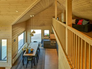 Dining - Familie vakantiehuis met prachtig uitzicht. Alle faciliteiten op loopafstand. (Vradal)