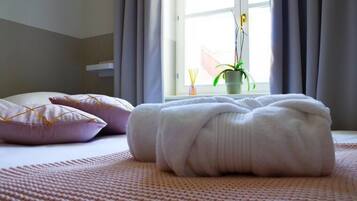 2 bedrooms, desk, iron/ironing board, free WiFi