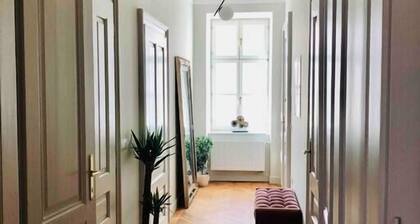 Riverside apartment with free parking