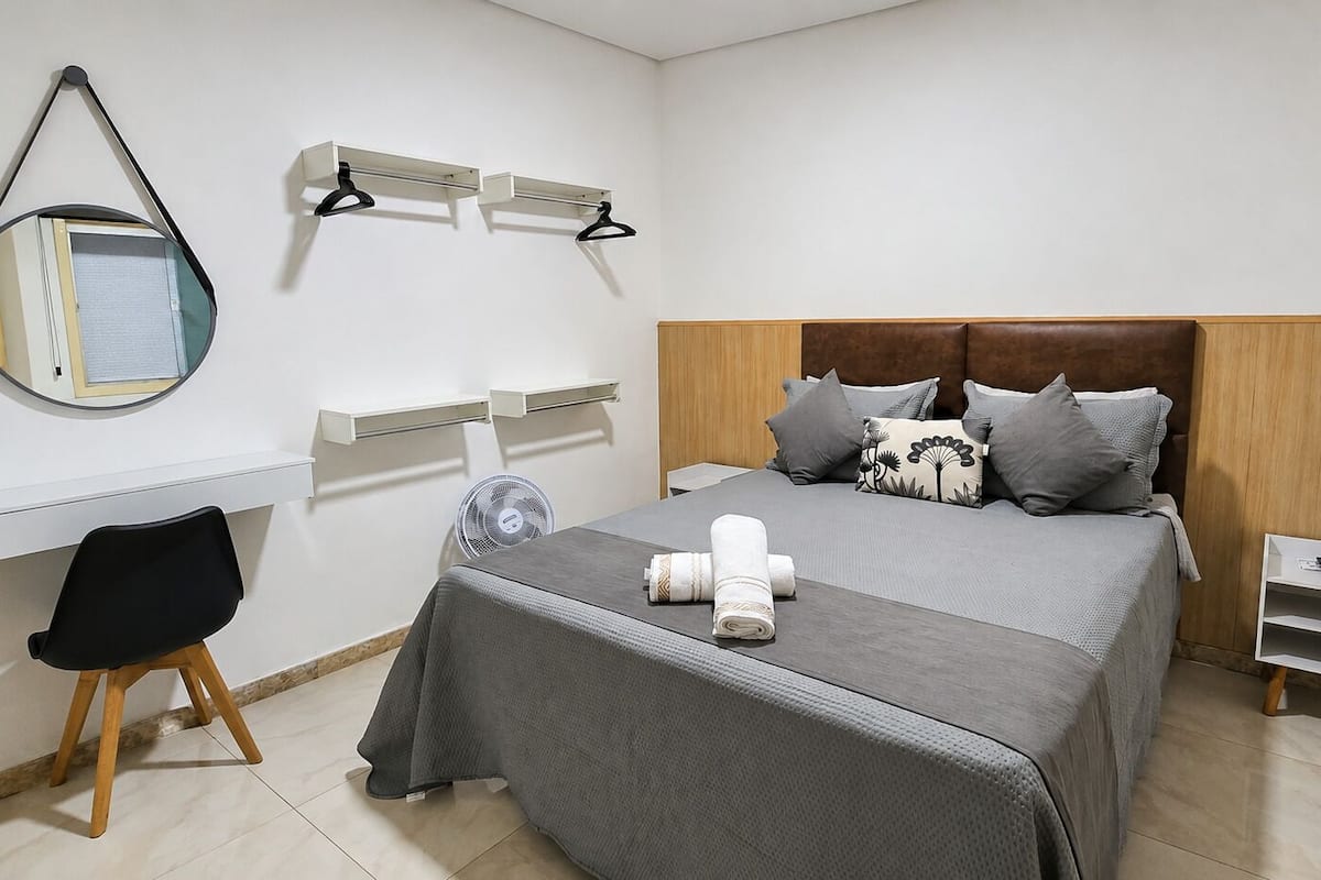 Comfort Studio | 1 bedroom, desk, blackout drapes, WiFi (free)