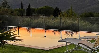 Villa, (14 p), panoramic view of the hills. Large infinity pool.