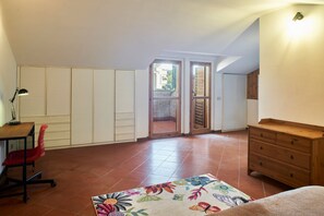 2 Schlafzimmer, Schreibtisch, Bügeleisen/Bügelbrett, Internetzugang