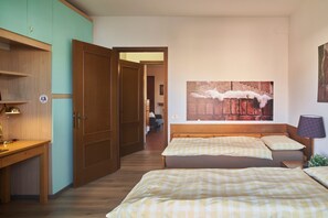 2 bedrooms, desk, iron/ironing board, Internet