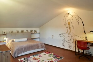 2 bedrooms, desk, iron/ironing board, Internet