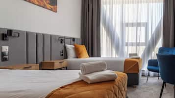 Habitación estándar con 1 cama doble o 2 individuales | 1 dormitorio, ropa de cama de alta calidad, caja fuerte y escritorio