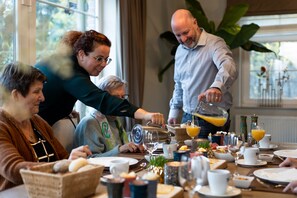 Se ofrece un desayuno continental (20 EUR por persona)