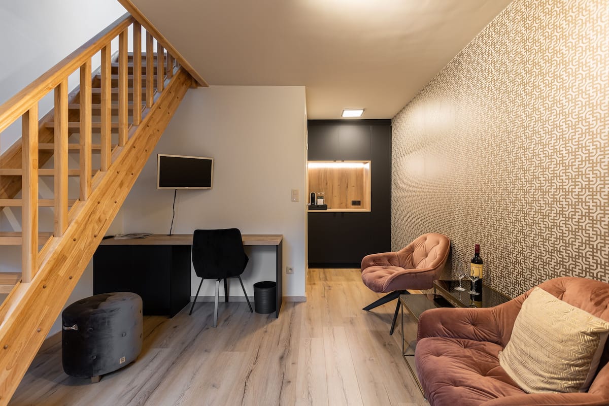 Deluxe Suite | 1 bedroom, desk, laptop workspace, free WiFi