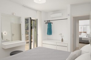 4 bedrooms, in-room safe, iron/ironing board, travel crib