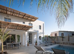 Outdoor dining - Sun Moon Villa I, True Nature Purity (Atsipades, Rethymno)