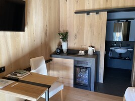 Individualmente decorados, escrivaninha, Wi-Fi de cortesia