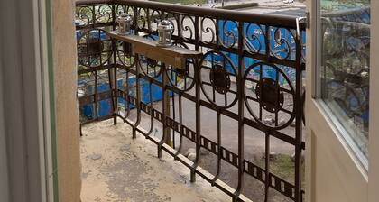 2ndhomes Cozy 2BR Home w Balcony & Sauna