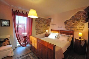 1 habitación, tabla de planchar con plancha, wifi gratis y ropa de cama 