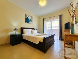 2 bedrooms, iron/ironing board, internet, bed sheets