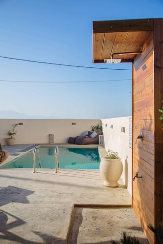 Kondarini - 4 Bedroom Villa with Sea View