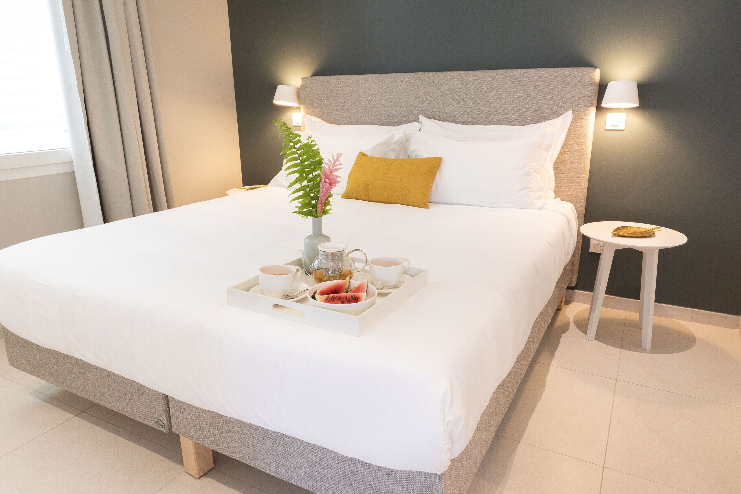 セーフティボックス (室内)、アイロン / アイロン台、WiFi (無料)、ベッドシーツ