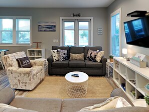 Living area - East Point Cottages F by Southern Vacation Rentals (Gulf Shores)