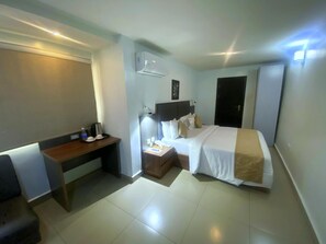 Habitación ejecutiva | 1 dormitorio, ropa de cama de alta calidad, escritorio