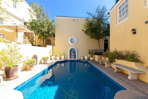 Lägenhet Basic - 1 queensize-säng med bäddsoffa | Pool
