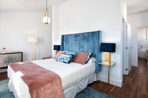 3 habitaciones, tabla de planchar con plancha, internet y ropa de cama 
