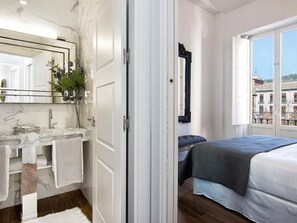 3 bedrooms, iron/ironing board, travel cot, WiFi