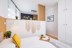 2 bedrooms, iron/ironing board, WiFi, bed sheets - Spacious Apartment | 2 Bedrooms | In the Heart of Kazimierz. (Kraków)