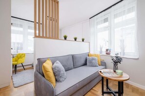TV - Spacious Apartment | 2 Bedrooms | In the Heart of Kazimierz. (Kraków)