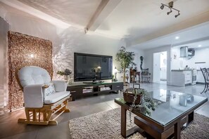 Smart TV, books, offices