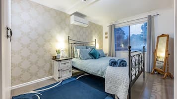 2 Schlafzimmer, Schreibtisch, Bügeleisen/Bügelbrett, kostenloses WLAN