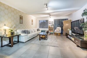 Smart TV, books, offices