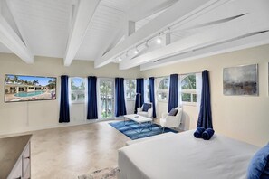 6 makuuhuonetta, silitysrauta/-lauta, Wi-Fi