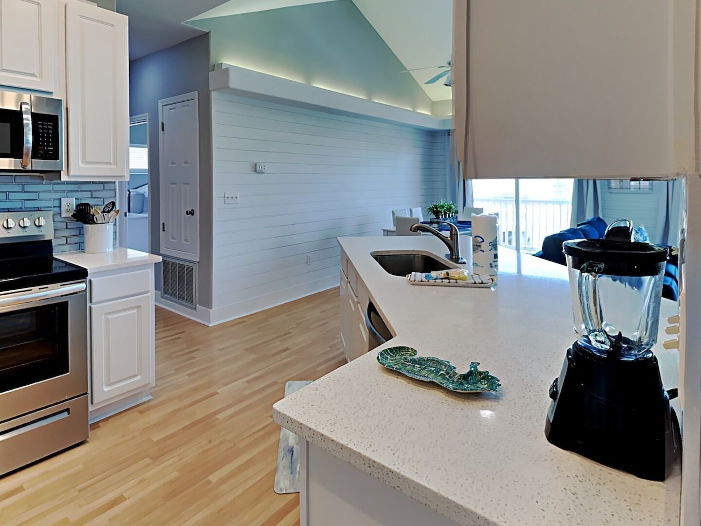 Condo, Multiple Beds, Balcony | Private kitchen | Fridge, microwave, oven, stovetop