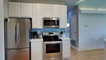 Condo, Multiple Beds, Balcony | Private kitchen | Fridge, microwave, oven, stovetop