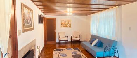 Comfort House | Living area | 20-inch flat-screen TV with cable channels, TV