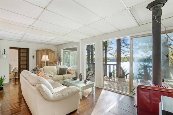 Smart TV, fireplace, offices