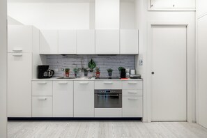 Fridge, microwave, oven, stovetop