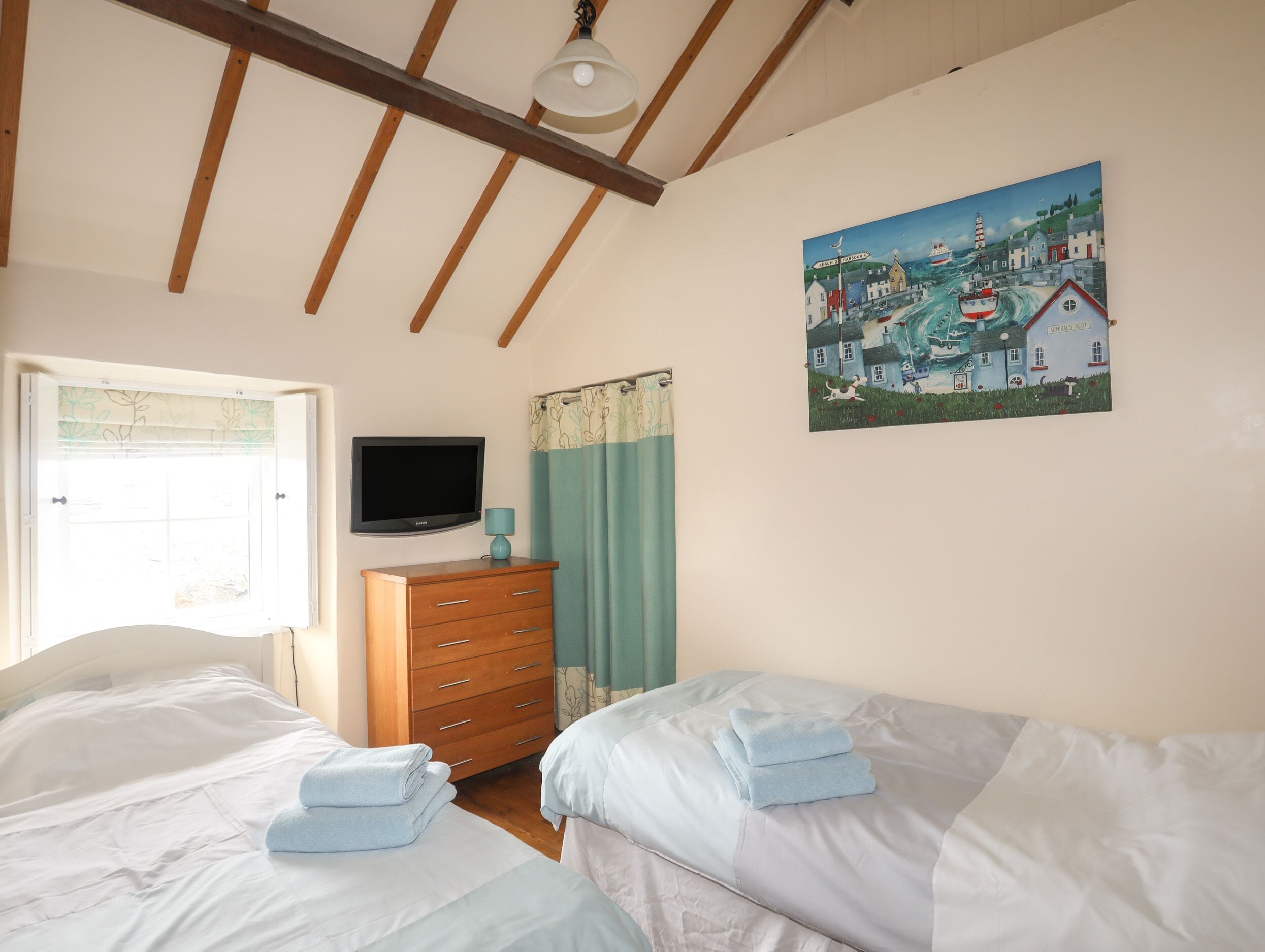 3 quartos, individualmente decorados, individualmente mobiliados