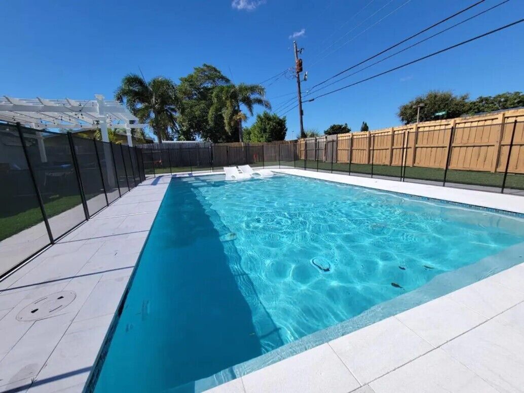 Beautiful Modern 4BR Gameroom1Mile to the Beach