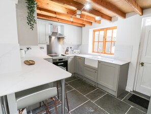 Kühlschrank, Geschirrspüler, Wasserkocher, Toaster