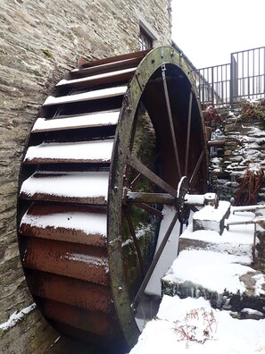 House | Exterior - Beautiful 15th Century Watermill - Lovely Location (Machynlleth)