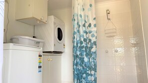 Interior - Bluebell - Walking distance to the beach, suitable for large families, and within minutes drive to a (Nambucca Heads)