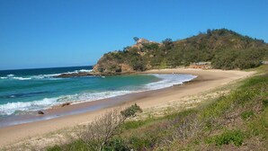 Beach nearby - Bluebell - Walking distance to the beach, suitable for large families, and within minutes drive to a (Nambucca Heads)