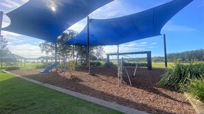 Children's area - Bluebell - Walking distance to the beach, suitable for large families, and within minutes drive to a (Nambucca Heads)