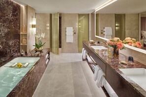 Suite, 1 King Bed (Mayfair) | In-room safe, desk, soundproofing, free WiFi - Mandarin Oriental Mayfair, London (London)