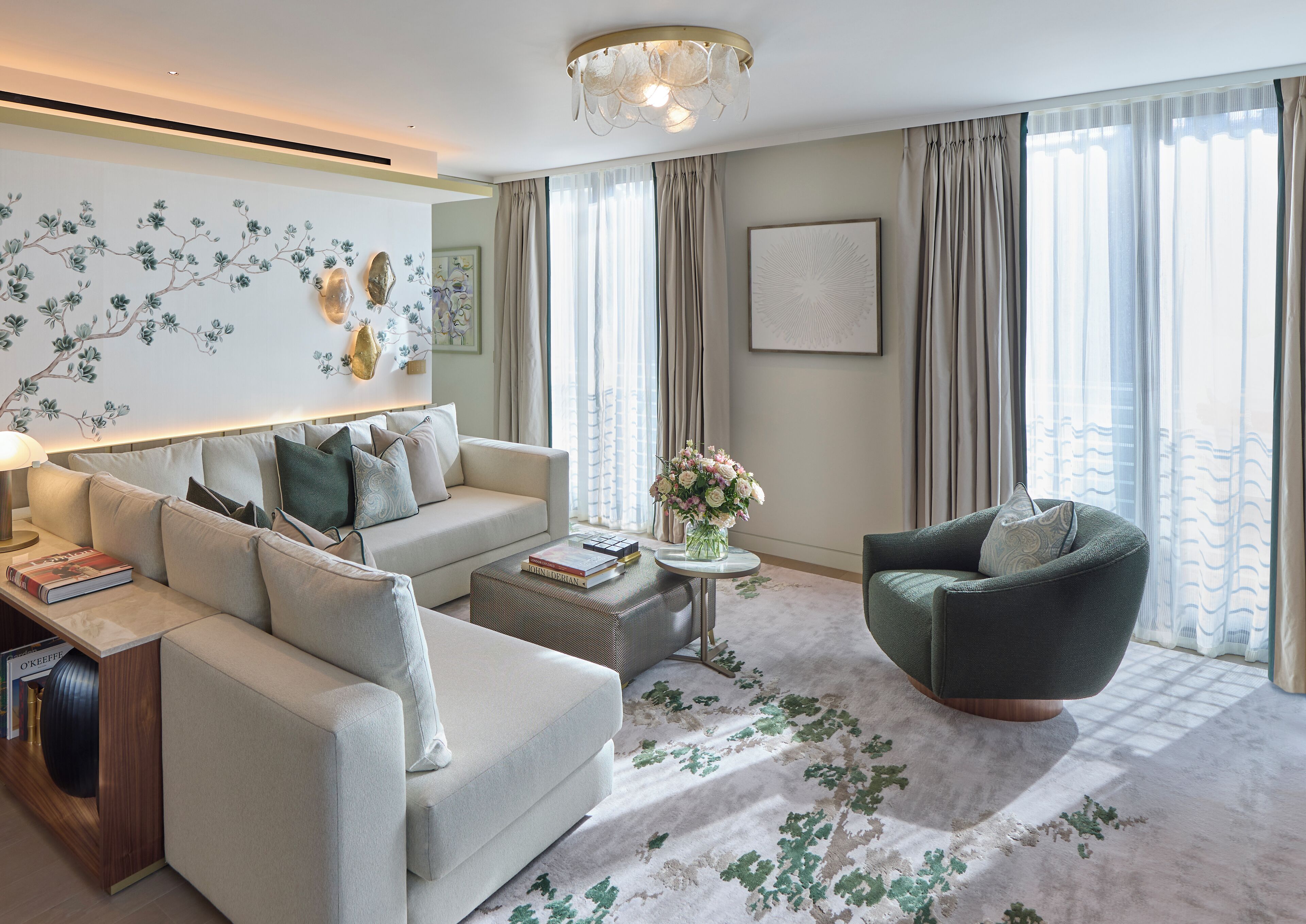 套房, 1 张特大床 (Hanover) | 起居区 | 55-英寸智能电视（配备数码频道）