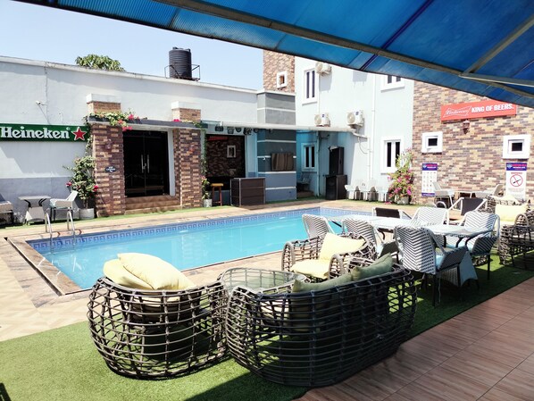 Outdoor pool - Easton Hill Continental Hotel (Enugu)
