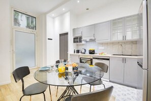 Refrigerador, microondas, horno y lavavajillas 