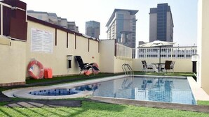Outdoor pool - THE K HOTEL (Dubai)