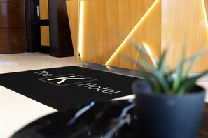 Reception - THE K HOTEL (Dubai)