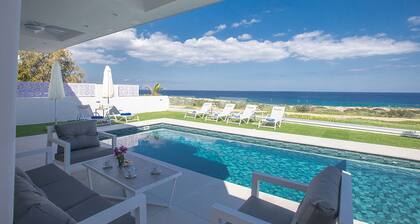 Villa Roxy, Fantastic 3BDR Seafront Protaras Villa with Pool